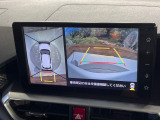 【パノラミックビューモニター】専用のカメラにより、上から見下ろしたような視点で360度クルマの周囲を確認することができます☆死角部分も確認しやすく、狭い場所での切り返しや駐車もスムーズに行えます。