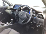 見通しのよいすっきりとした視界で、誰でも運転しやすいです。運転のしやすさは疲れにくさにも繋がりますよ♪