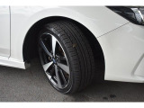 タイヤサイズは225/40R18です