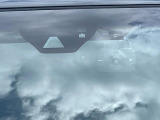 【プリクラッシュセーフティ】前方の車両等を検知し、衝突しそうな時は警報で注意を促し、ブレーキを踏む力をサポート。ブレーキを踏めなかった場合は衝突被害軽減ブレーキが作動、衝突回避をサポートします。