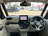 ますますドライブが楽しくなる、明るく開放的な運転席まわりです!