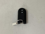 電子カードキーを携帯していれば、ドアハンドルやバックドアのリクエストスイッチを押すだけでドアの施錠・解錠が出来ます♪もちろん 遠隔操作も可能です!盗難防止のイモビライザー機能装備ですよ ☆