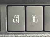 【両側パワースライドドア】スマートキーや運転席のスイッチで後席両側スライドドアの開閉が可能♪電動だから力を入れてドアを開ける必要が無く、小さなお子様でも簡単に開け閉めでき快適です♪