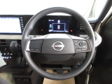 運転が楽しくなる明るく開放的な運転席まわりです。