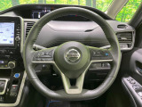 【純正革巻きステアリング】上質な革を使用することで、手にしっかり馴染みとても運転しやすいハンドルです♪
