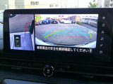 【アラウンドビューモニター】空から見下ろした映像がナビ画面にて確認可能です。駐車もラクラクですよ♪