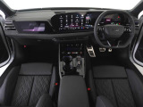Audiのインテリアはエクステリア同様、優れたデザイン性とクオリティ、そして機能性を兼ね備えております。