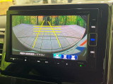 【バックカメラ】駐車時に後方がリアルタイム映像で確認できます。大型商業施設や立体駐車場での駐車時や、夜間のバック時に大活躍!運転スキルに関わらず、今や必須となった装備のひとつです!
