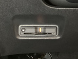 ハンドルの左下にETCがついています。高速道路の料金所の通過も楽々です。 カードの取り出しもしやすい場所についています。