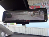 スマートルームミラー画像になります。リアシートに人が乗ってる時やトランクに荷物がたくさん積んでルームミラーが使えないときに便利なオプションです!