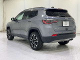 自動車保険について。正規ディーラーだけの特別なブランド保険に加入いただけます。基本補償に加え5つの項目をカバーする「プレミアムプラス」と、長期契約による安定した保険料で、さらなる安心と満足を提供します