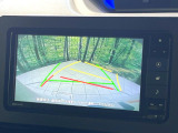 【バックカメラ】駐車時に後方がリアルタイム映像で確認できます。大型商業施設や立体駐車場での駐車時や、夜間のバック時に大活躍!運転スキルに関わらず、今や必須となった装備のひとつです!