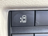 【パワースライドドア】スマートキーや運転席のスイッチでスライドドアの開閉が可能♪電動だから力を入れてドアを開ける必要が無く、小さいお子様でも、重い荷物を持っている時もラクに開け閉めできます♪