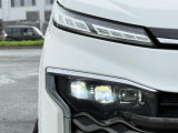 【LEDヘッドライト】悪天候や夜間走行時も良好な視界を確保し安心して運転できる高輝度LEDヘッドライトを装備!点灯速度が早く、消費電力も抑えられています。
