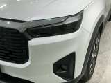 LEDヘッドライトは、点灯の瞬間から最大光量を発揮し、突然暗くなるトンネルなどでの安定感を高めます。