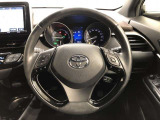 ハンドルは車を運転する上で、ずっと握っている重要なパーツです。手にフィットする物がいいですよね♪