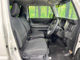 運転席まわりには十分なスペースがあり、大柄な方でもゆったり運転していただける環境です。