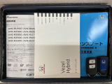 スマートキーは鍵をバッグに入れたままでもドアロックの開閉やエンジンのON・OFFができます。夜間や雨の日も鍵を探さなくて良いので便利です。