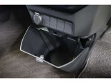 使いやすい収納が沢山あるのもルーミーの魅力です。センタークラスターには大型のボックス収納を装備しています。取り外しが出来るのでダストボックスとして使用しても便利ですよ。