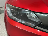 LEDヘッドライトは、点灯の瞬間から最大光量を発揮し、突然暗くなるトンネルなどでの安定感を高めます。