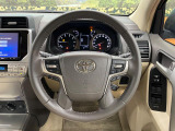 【純正革巻きステアリング】上質な革を使用することで、手にしっかり馴染みとても運転しやすいハンドルです♪