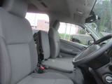 ゆったりとした運転席シートです。