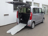 緩やかなスロープ付き。車いすの方も安心して乗り降りできます。