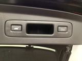 荷物を抱えていてもラクに開け閉め。Hondaスマートキーを持っていれば、開扉だけでなく、閉扉までをハンズフリーで行うことができます