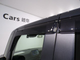 ドアバイザー付きですので、雨の日でも換気ができてとても便利です!
