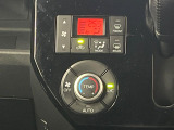 【オートエアコン】一度お好みの温度に設定すれば、車内の温度を検知し風量や温度を自動で調整。暑い&hellip;寒い&hellip;と何度もスイッチ操作をする必要はありません。快適な車内空間には必須の機能ですね♪