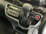 発進時から滑らかに加速する無段階変速のCVTはストップ&ゴーの多い街の中も快適です
