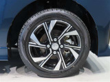 純正のアルミホイール装着車です。タイヤサイズは155/65R14です。