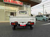 私どもはダイハツ正規ディーラー店舗となります。メーカー保証はもちろん中古車保証も全国最寄りのダイハツ正規ディーラーにてご利用いただけます(一部除く)