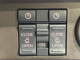 【両側パワースライドドア】スマートキーや運転席のスイッチで後席両側スライドドアの開閉が可能♪電動だから力を入れてドアを開ける必要が無く、小さなお子様でも簡単に開け閉めでき快適です♪