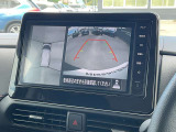 アラウンドビューモニターは4個のカメラを合成してまるで上から撮影した様な駐車場のどの位置にいるかとてもわかり易い機能です
