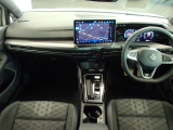 シンプルなデザインと一目でわかるスイッチの配置はPeoples Car=みんなの車という考えの現れです。各スイッチにはバックライトもついており、夜間でも安全に操作して頂けます。