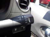オートライト機能が装備されており暗い場所に入ると車両が検知しライトのON・OFFを自動的に切り替えてくれますので非常に便利な装備です♪