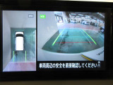 アラウンドビューモニターで車庫入れも空から見ている様に駐車できラクラクです。