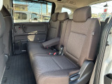 キャプテンシート採用!肘掛け付きでうったり快適。ウォークスルーで車内移動もラクラク。