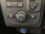 運転席、助手席にはシートヒーターが付いています。最近の冬場は例年よりも寒くなっています。。。シートヒーターがあるとないとじゃ大違い!ぜひお試しあれ!