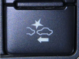 衝突被害軽減ブレーキを装備しております。