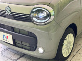 【LEDヘッドライト】悪天候や夜間走行時も良好な視界を確保し安心して運転できる高輝度LEDヘッドライトを装備!点灯速度が早く、消費電力も抑えられています。