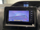 【バックモニター】駐車時に後方がリアルタイム映像で確認できます。大型商業施設や立体駐車場での駐車時や、夜間のバック時に大活躍?