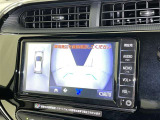 パノラミックビューモニターシステムが付いているので車の上から見た映像が確認できますよ。 一目で車両周辺の情報を確認できますが、直接安全をご確認下さい。