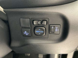 日本の駐車場は幅が広くないところが多くて、乗り降りが大変だったりしますよね。電動ミラーがあれば、室内でミラーをたためるので、駐車するときも便利ですね。