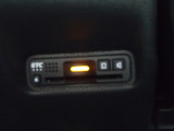 有料道路をキャッシュレスで通行できるETC車載器付きです。運転席足元に設置されています。ETCセットアップ費用は含まれておりません。別途必要となります。