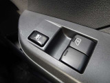 ビジネスカーでも快適装備は外せません。運転席&助手席はパワーウインドウです。(挟み込み防止機能付き)。