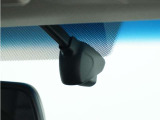 ◆ドライブレコーダー◆映像・音声などを記録する自動車用の装置です。 もしもの事故の際の記録はもちろん、旅行の際の思い出としてドライブの映像を楽しむことができます。