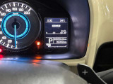視認性に優れたメーターを採用しており、走行中でも車速や情報が分かりやすく表示されます。運転時の視線移動をむりのない範囲に抑え、快適で安心感のあるドライブをサポートします。