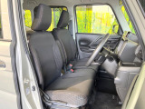 運転席シート廻りは使用感も少なく、良好な状態となっています。前オーナー様が丁寧に使っていたことがよくわかりますね。